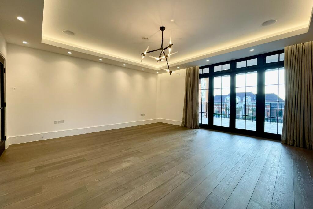Apartment 3 Sereno House, 22 Beech Hill, Barnet, Hertfordshire, EN4 0JP