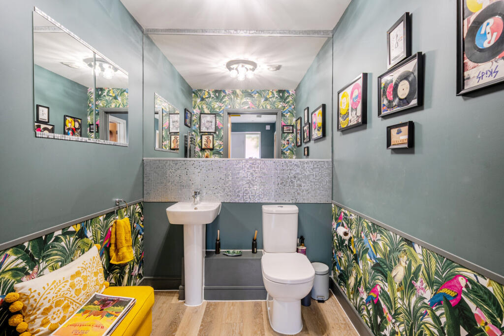 1319271-8-686b8f9...