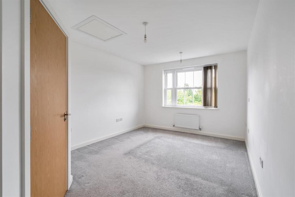 Apartment 8 50 School Road-1_lo.jpg