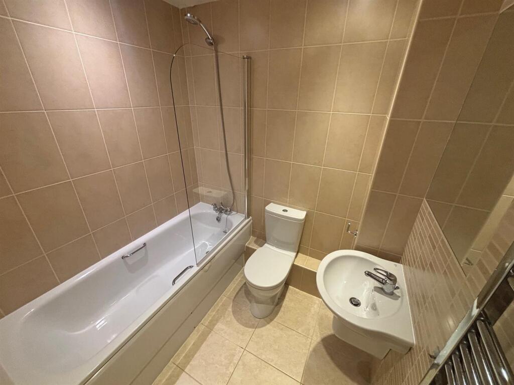 Bathroom.jpg