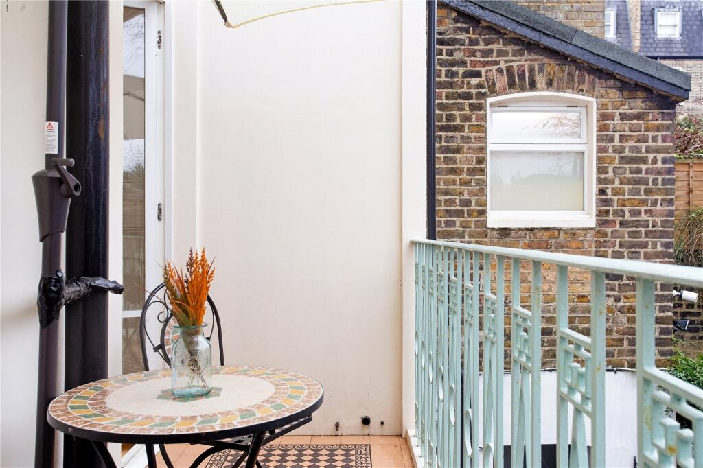 Balcony (Non Demised