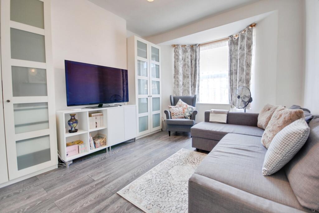 pbox-living_room-333744.jpg