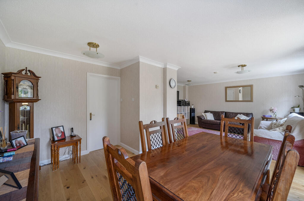 1306169-3-684c043...