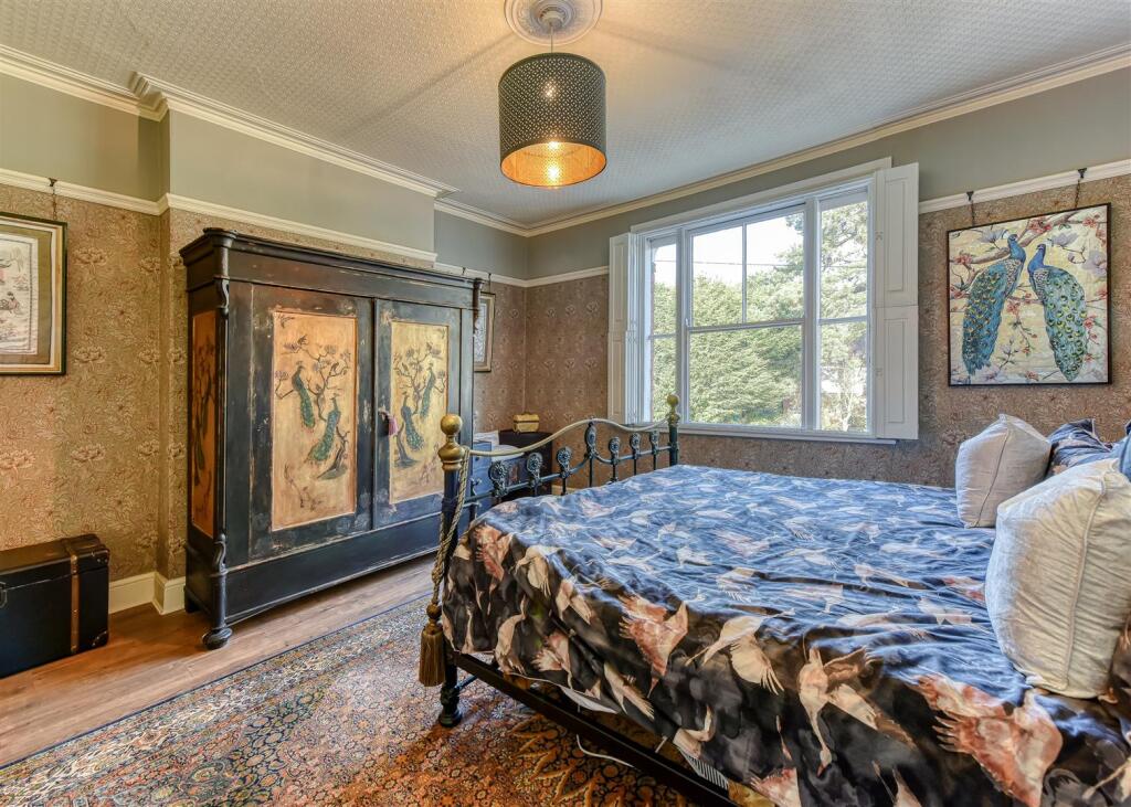 49 Richmond Road-bed2.jpg