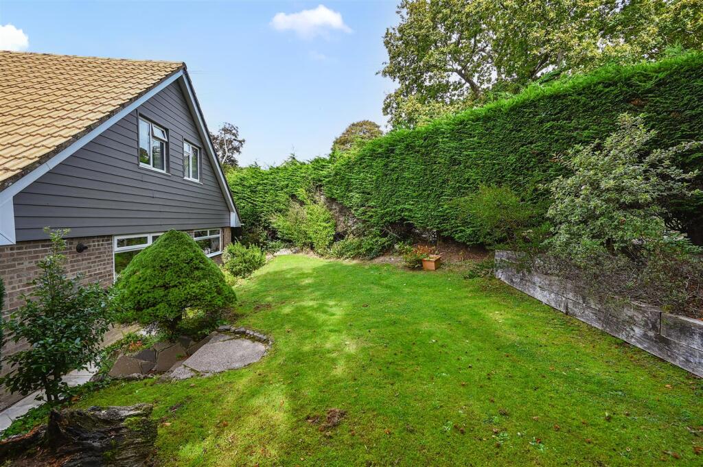 1 EWHURST CLOSE (27).jpg