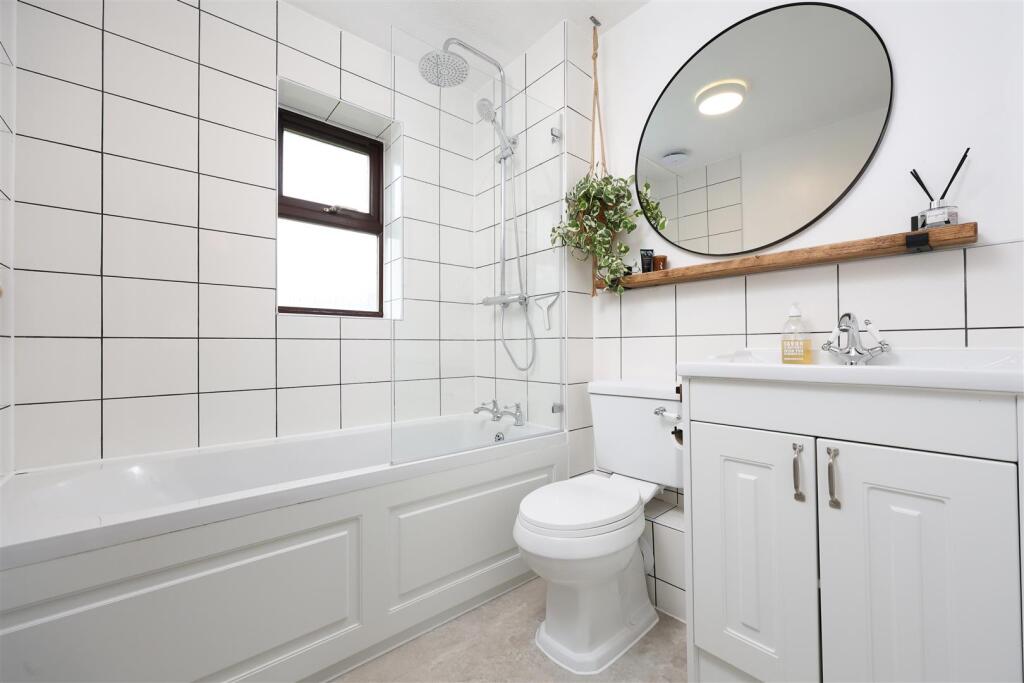 7 Niebull Close 13.JPG