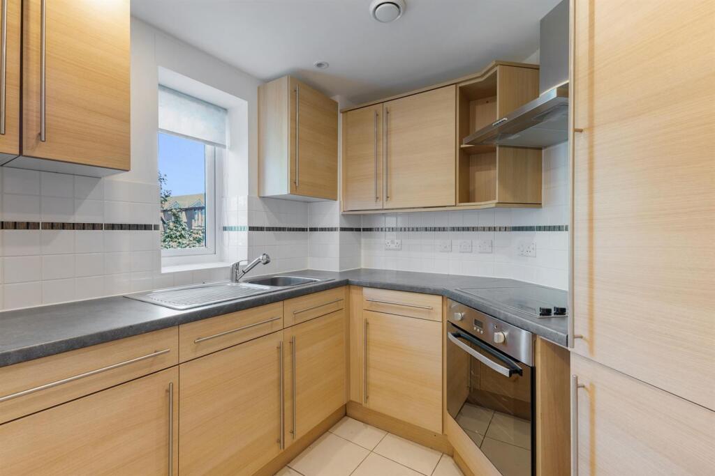 05-7850CH_39CRAYSHAW_RG48EQ_MCS83594_013 (1)-mediu