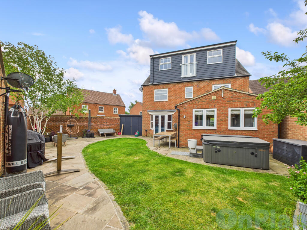 CAM04024G0-PR0029-STILL046