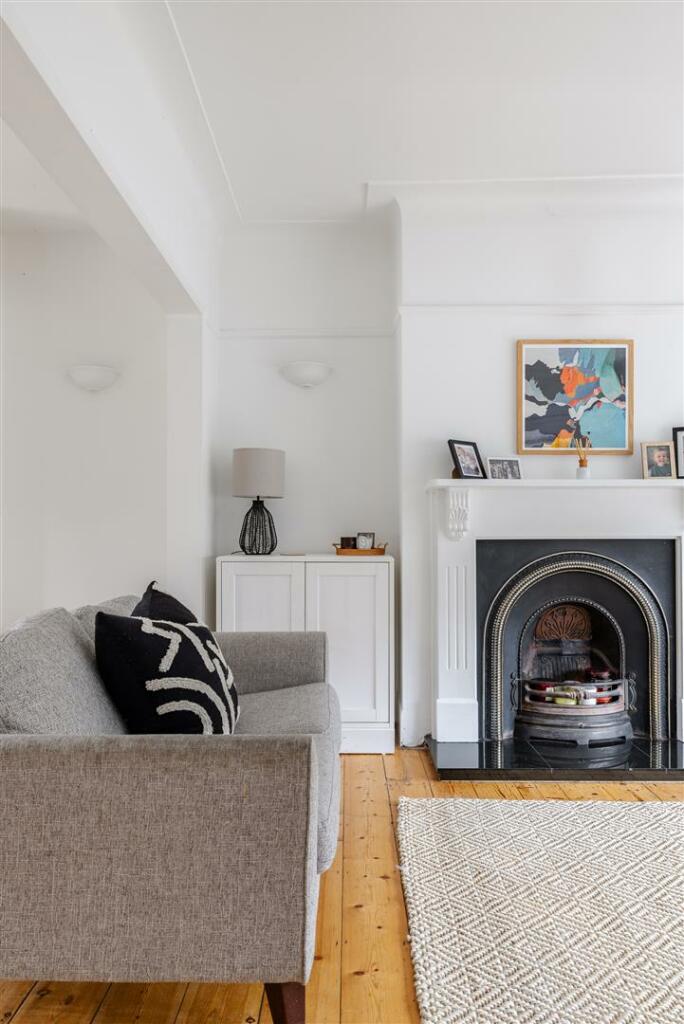 Thornwood Close, E18