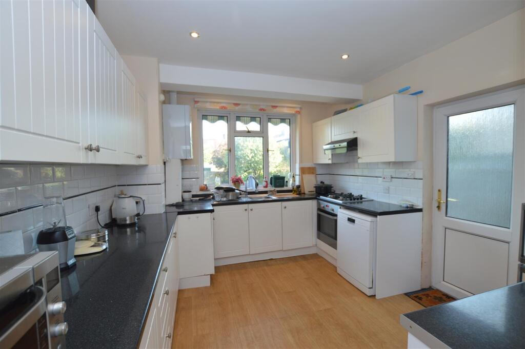 153 Percy Road kitchen2.JPG