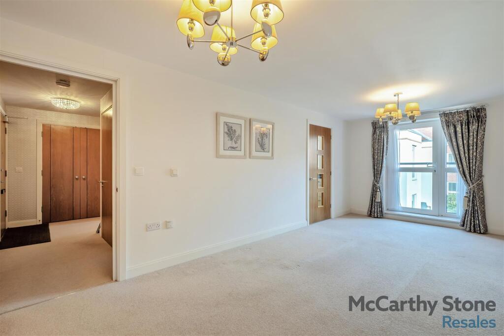 8665043-interior07.jpg