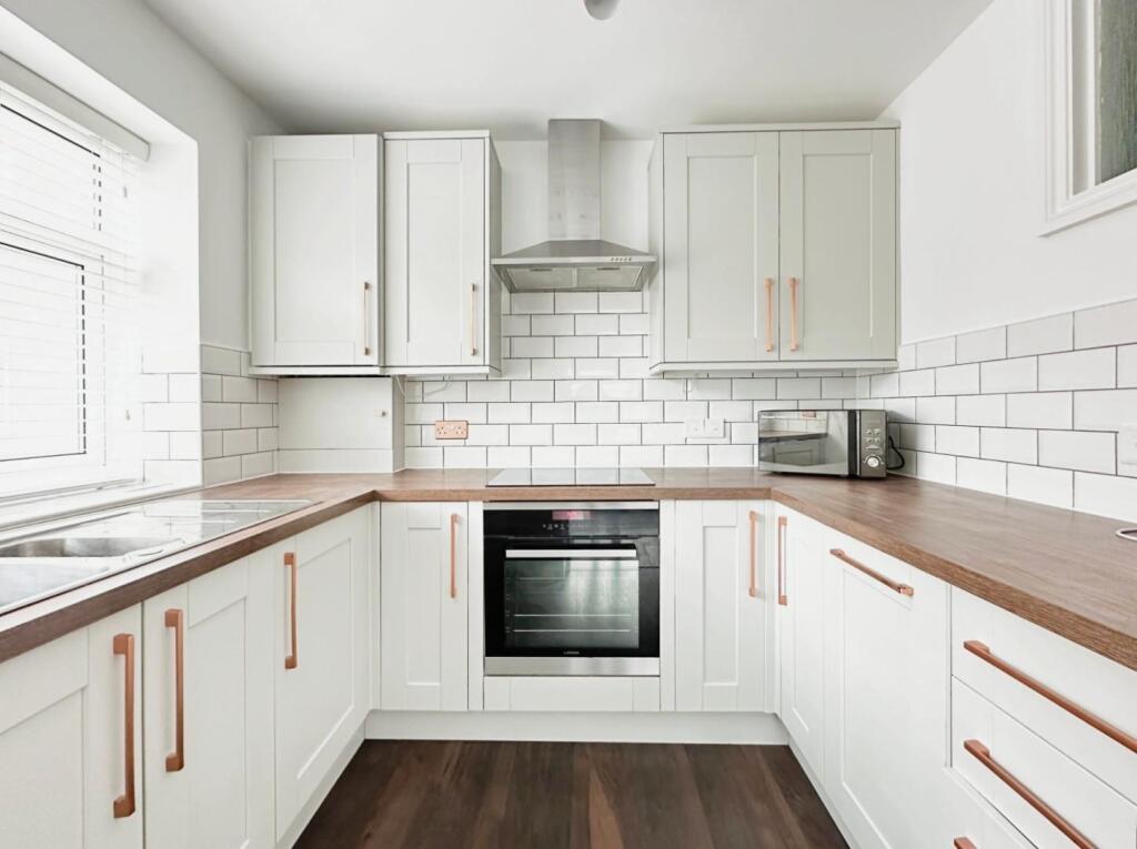 Kitchen2.jpg