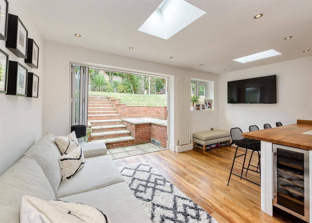 10 Belvide Gardens-08.jpg