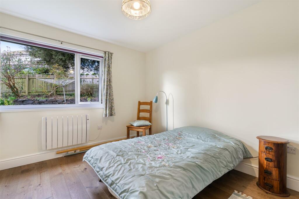 A21 - Lawnbank 1 Thurlestone Gardens Dartmouth - 2