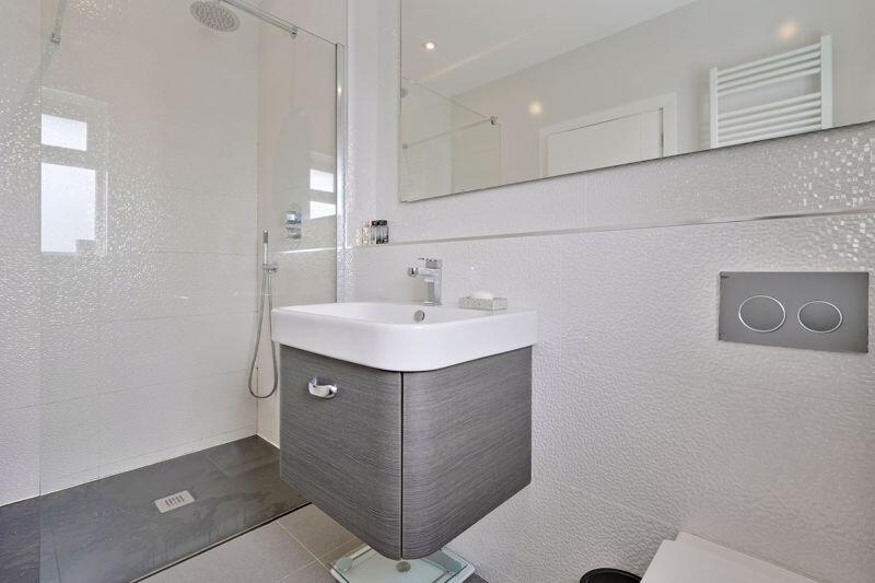 Main Bedroom Ensuite 