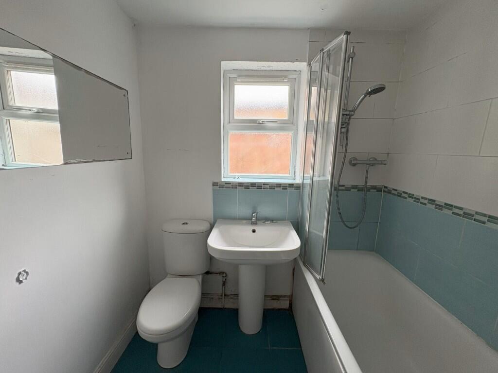 26 Esdelle Street - 250819 - Bathroom - 2 T202508191320.jpeg