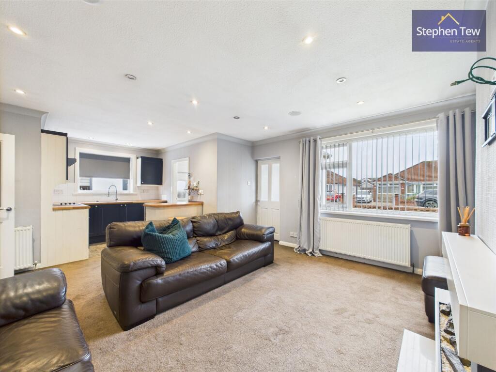 Living Room / Kitchen