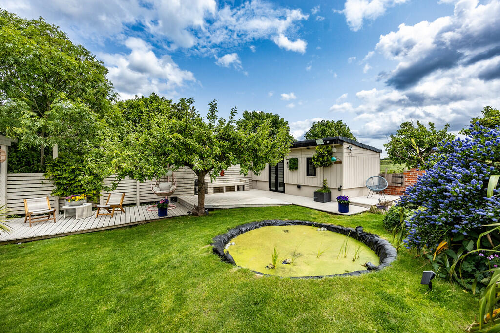 33WHLHudds-040625...