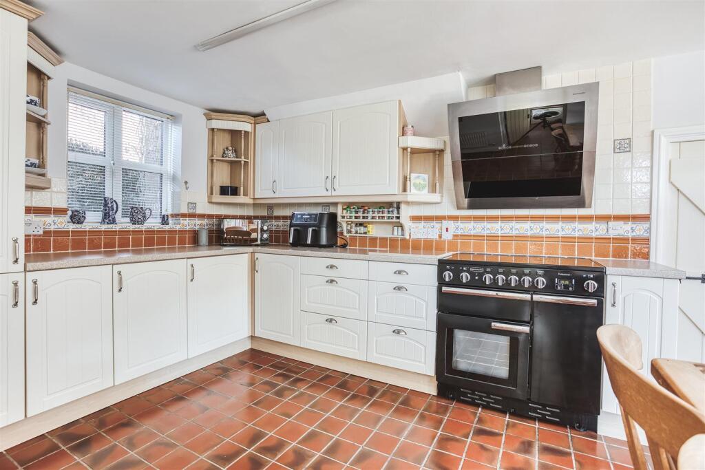 Living Kitchen/Dining Room