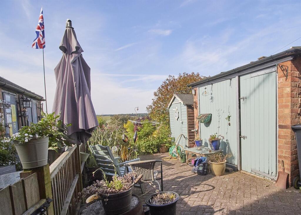 Family bathroom to rear