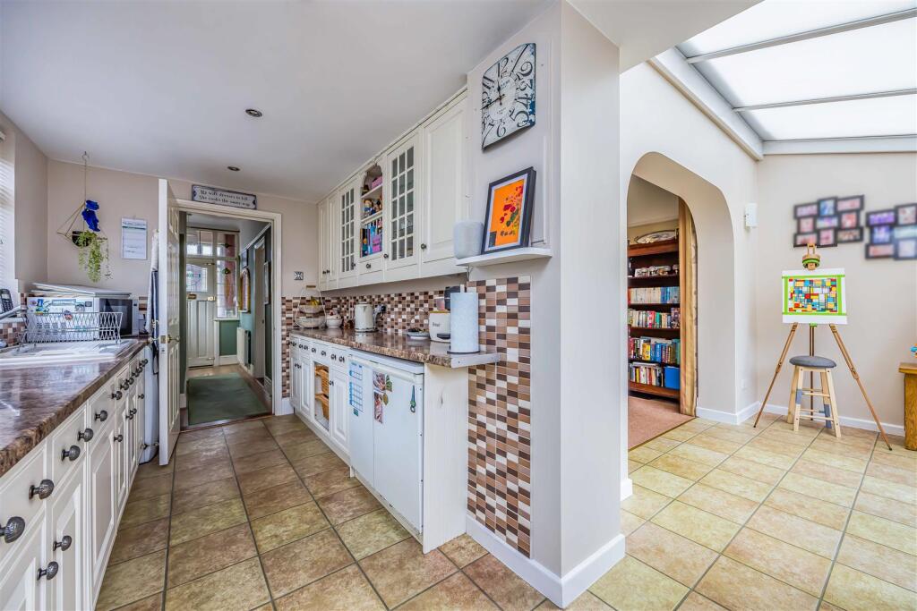 2A Wesley Grove, Copnor-Small-PorticoMarketing-Sol