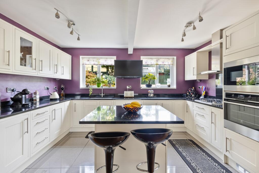 A09 - 372 Totnes Road Paignton - 240828