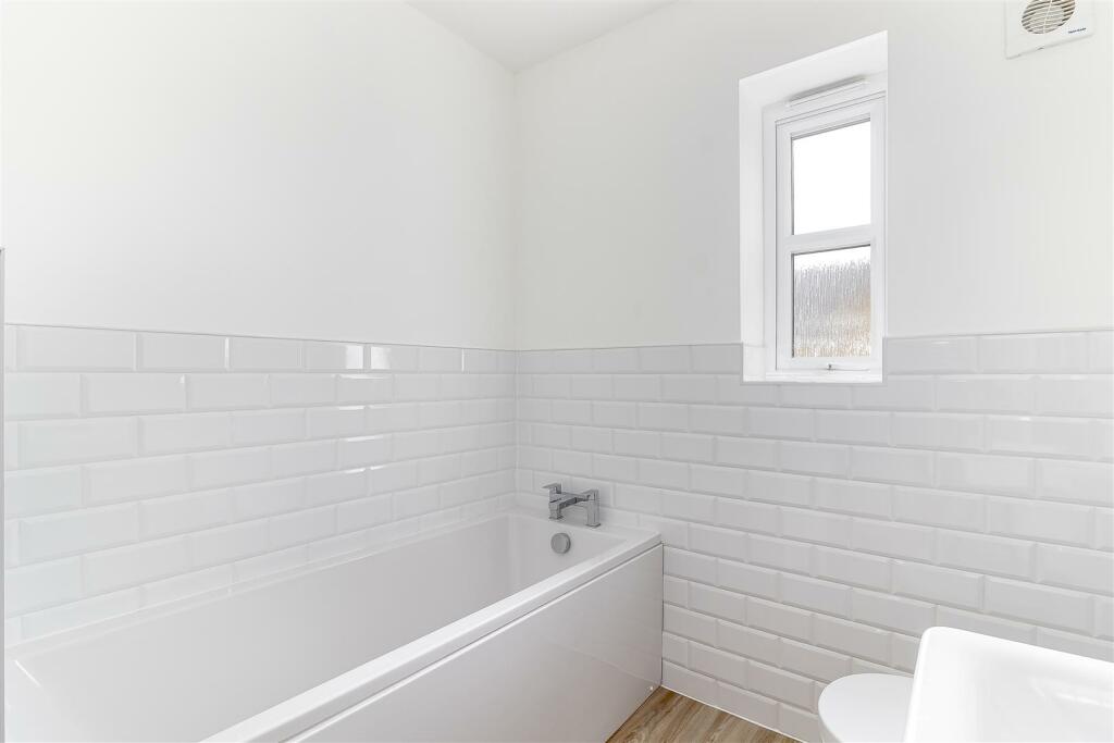 Bathroom - B.jpg