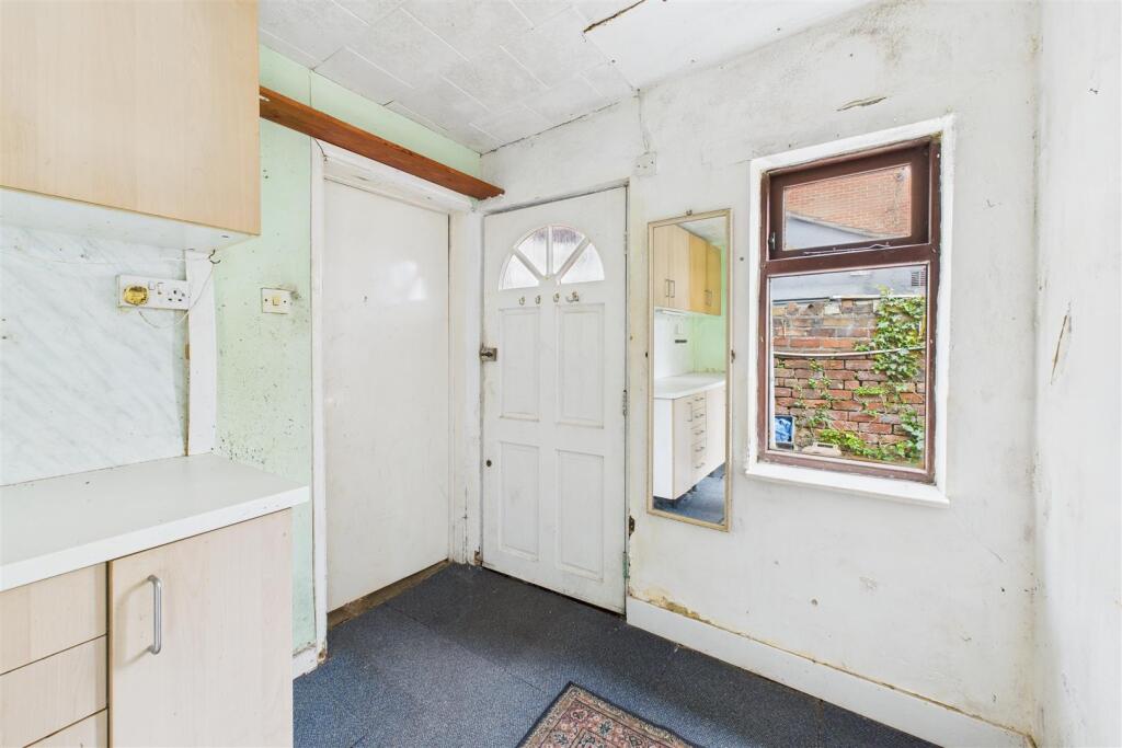 366 Two Mile Hill Road, St George, Bristol BS15 1A