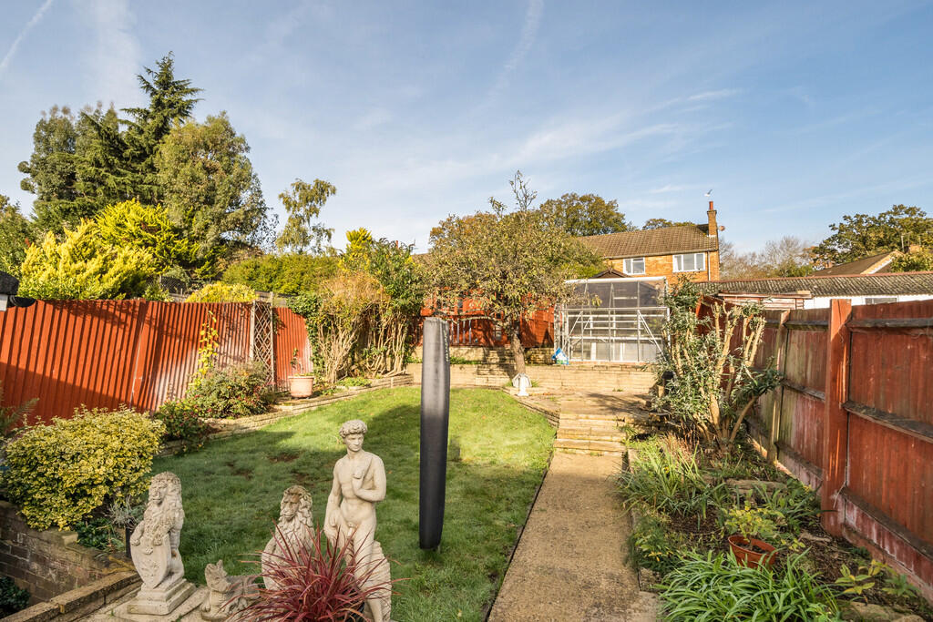 1374075-5-69034bc...