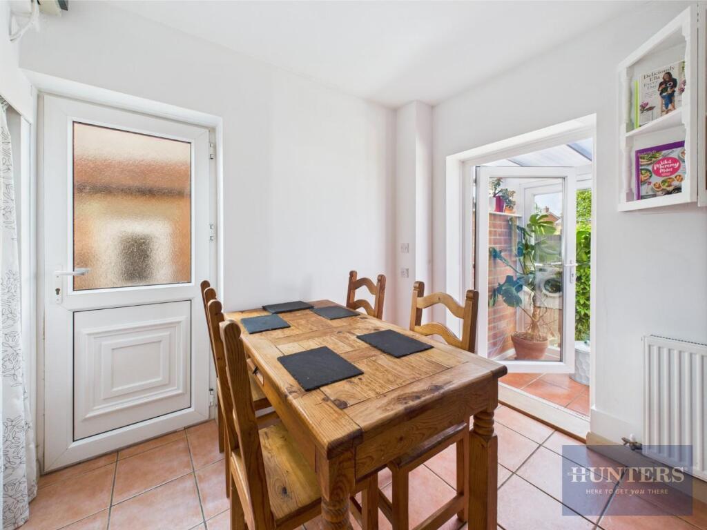 Kitchen / Dining Area