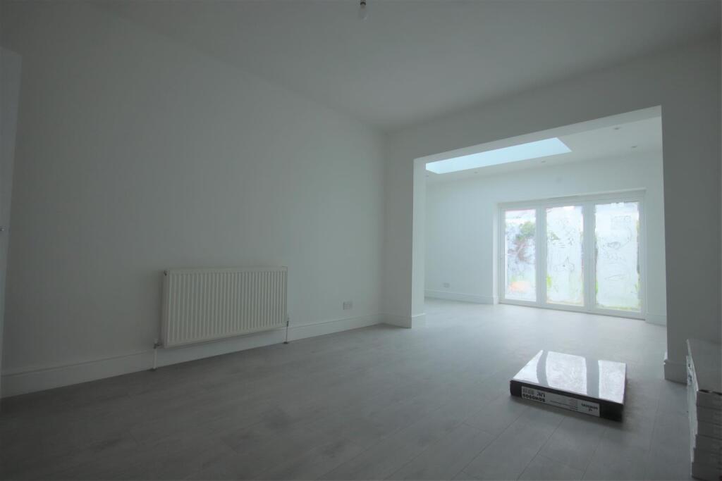 Lounge 3.jpg