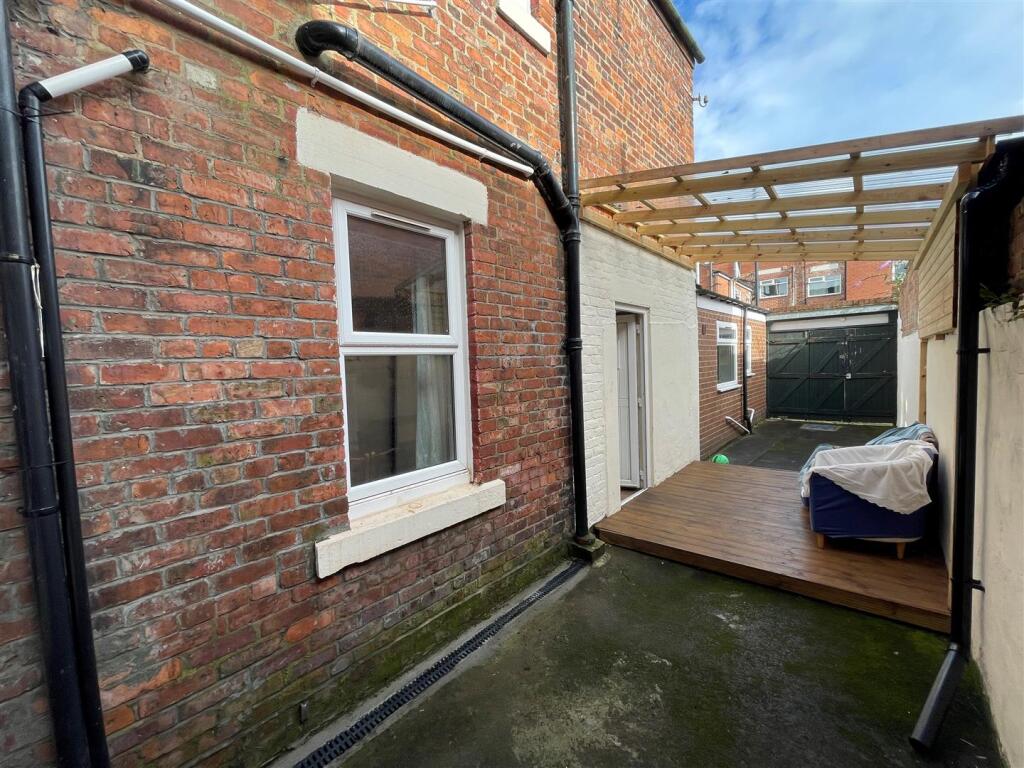 NEW YARD EXT.jpg