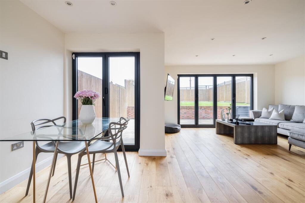 Sewardstone Road E4