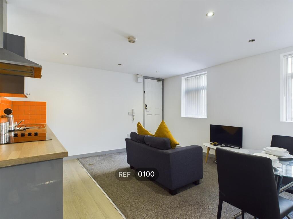 Kitchen &amp; Living area