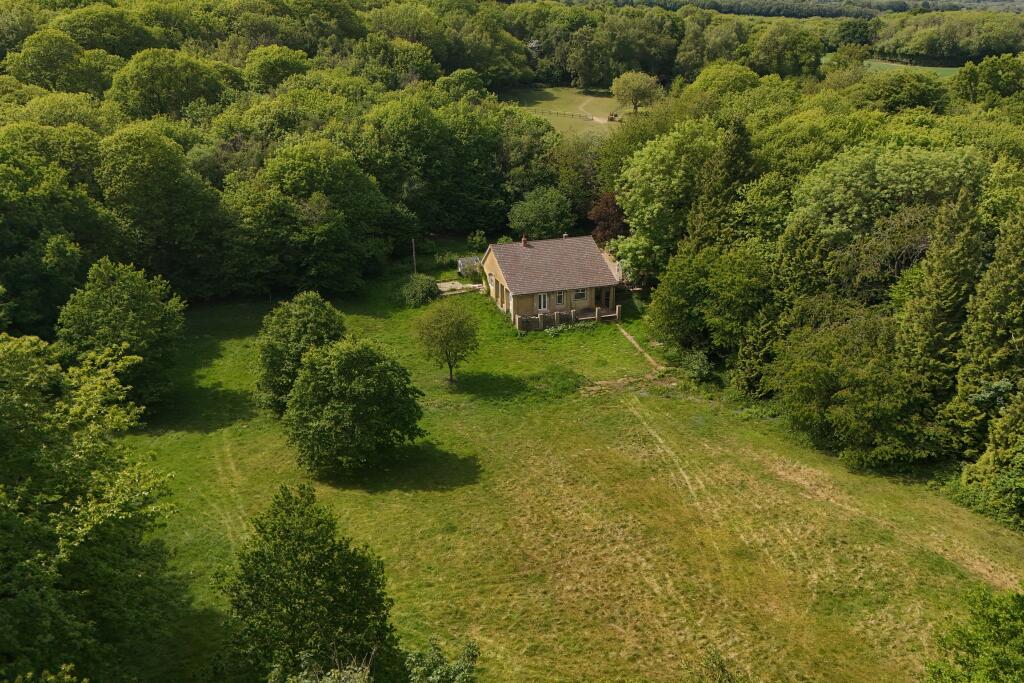 Hopewell, Chapel Woods, Charing, Ashford, Kent, TN27 0NP