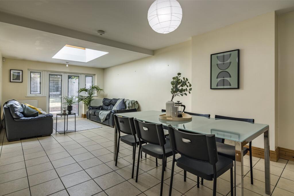 Open plan living/din