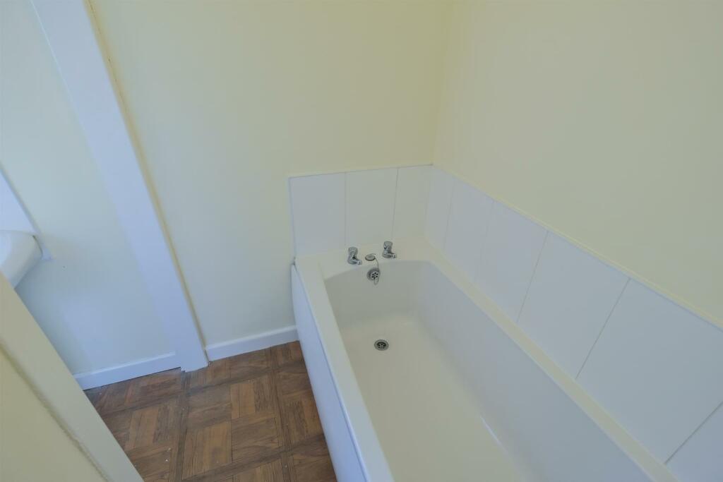 012-8 Lawhill Rd Law ML8 5JQ.jpg