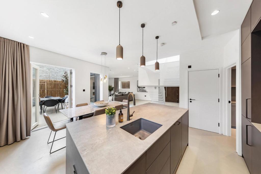 Kitchen (4).jpg