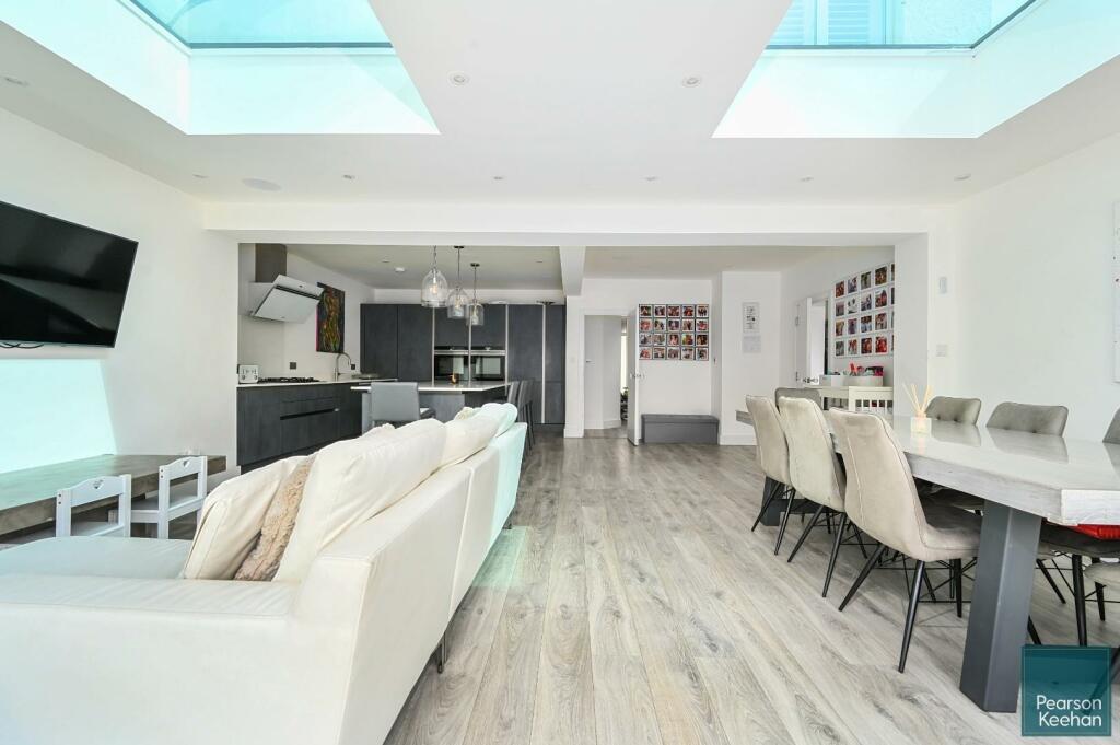 10 Glastonbury Road, BN3 (13).jpg