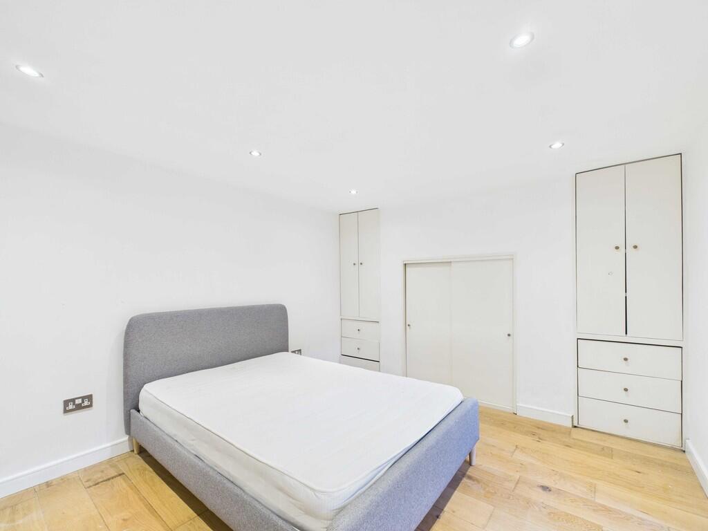 CAM03741G0-PR0136...