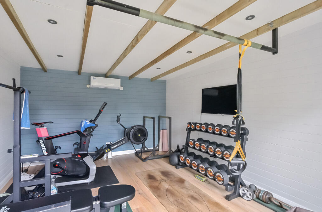 1362164-8-68de6f9...