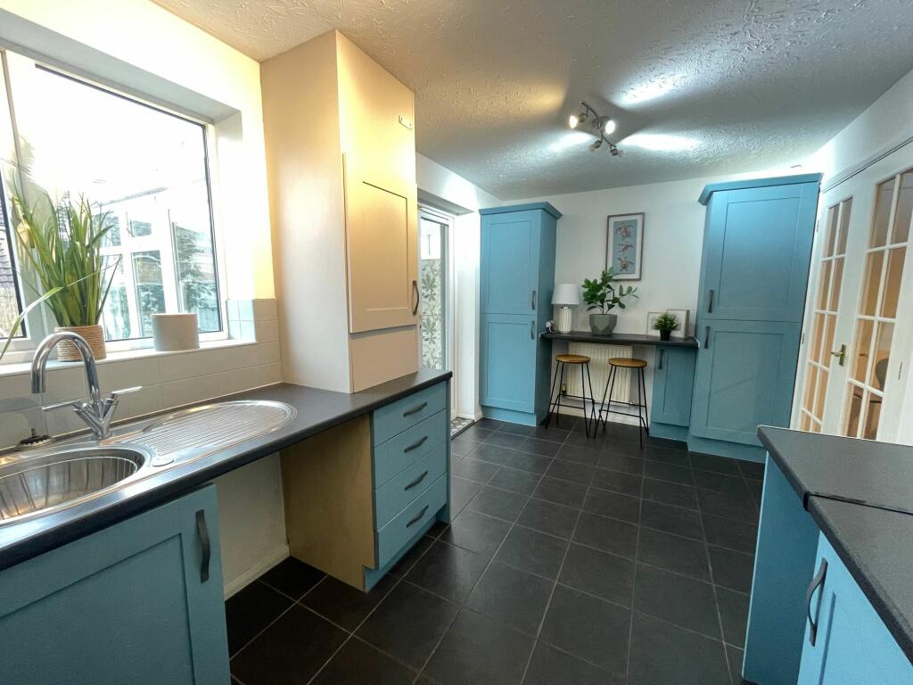 BREAKFAST KITCHEN