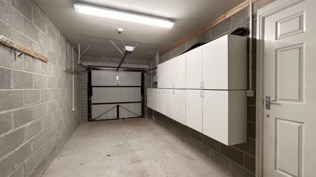 Garage 2.jpg