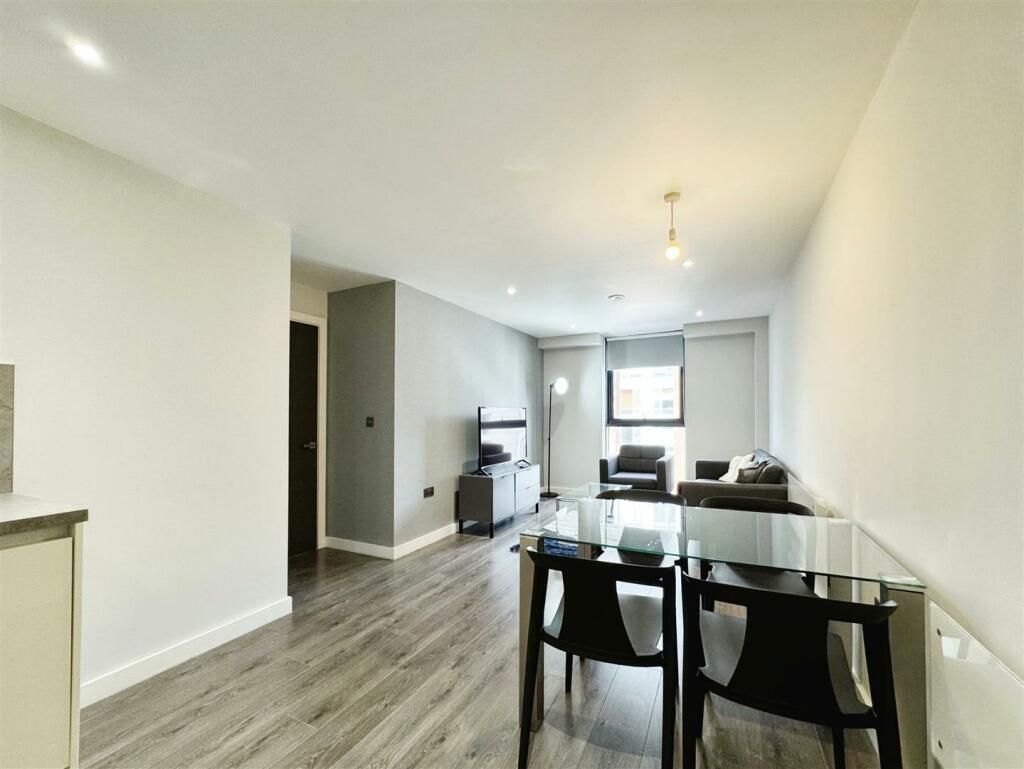 Dining area to living area