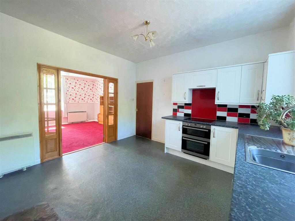 Kitchen 2.jpg
