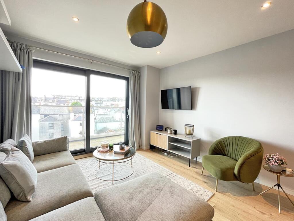 Peirson House 63 - Lounge Area.jpg