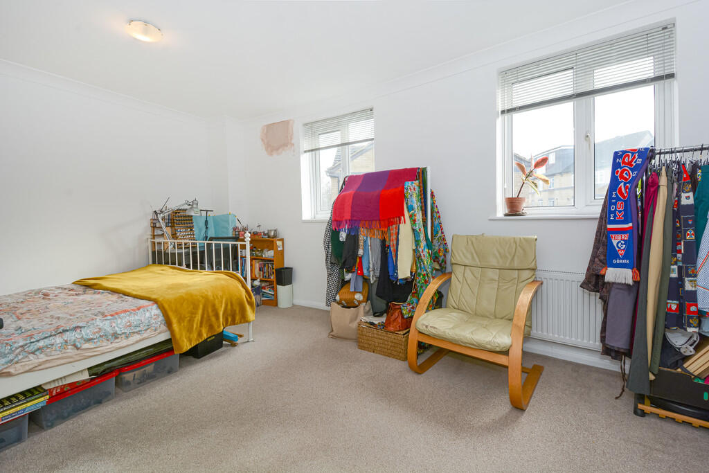 6 Bray Crescent(8...