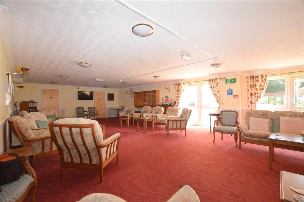 COMMUNAL LOUNGE