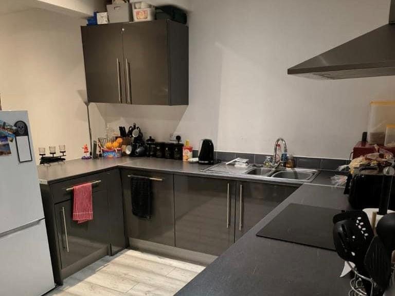 43 High Street kitchen.jpg