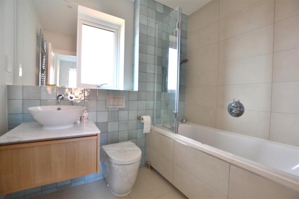 Family Bathroom.JPG
